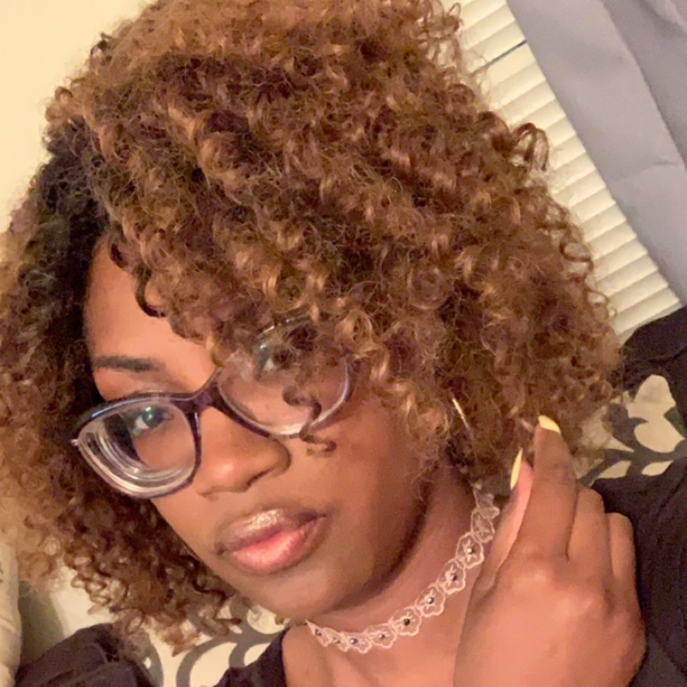 Meet your Posher, Felicia